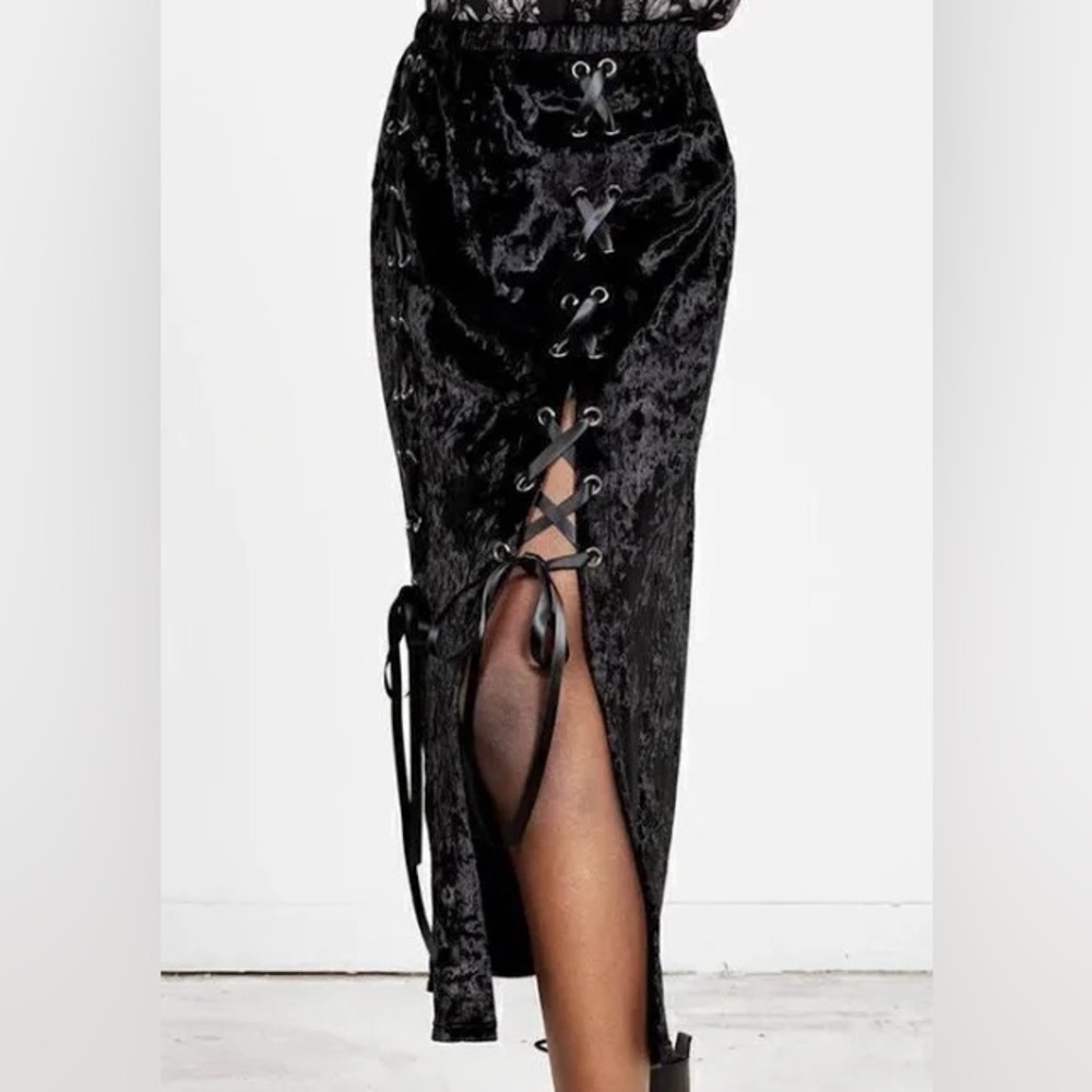 MSRP $68 NWOT US 2 DISTURBIA VELVET TIE FRONT MIDI SKIRT